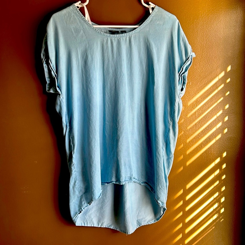 Women’s Medium Versona Chambray Long Fit Top